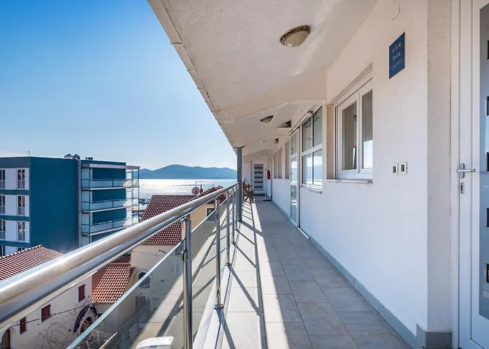 アパート By The Sea Biograd Na Moru, Biograd - 24580 ビオグラード・ナ・モル